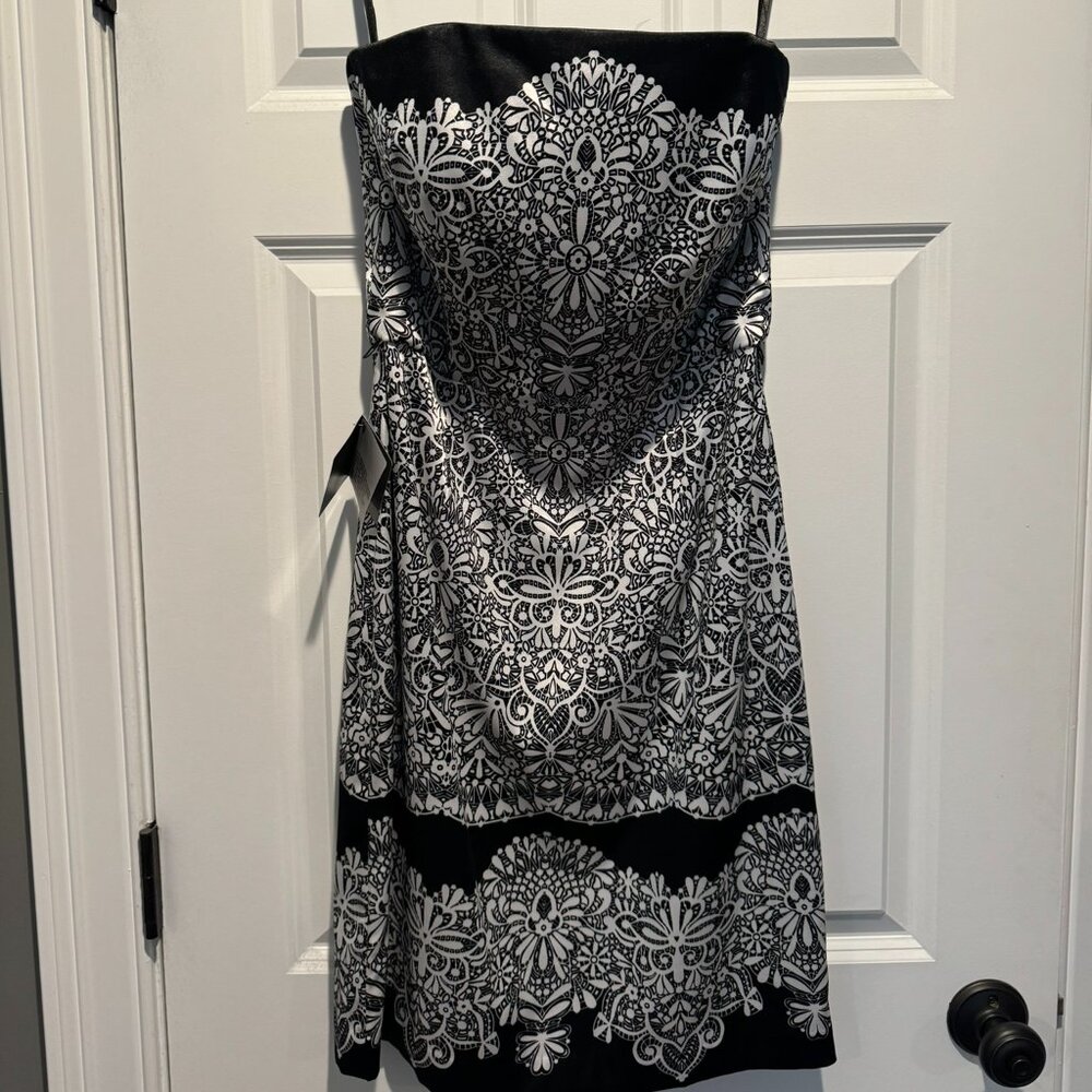 Strapless black and white dress, with belt